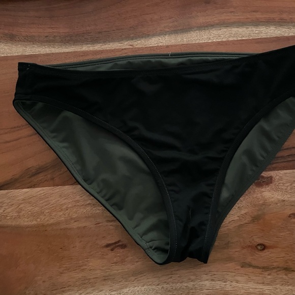 Athleta High-Neck Reversible Swimsuit (top & bottoms) Size M - Picture 5 of 6